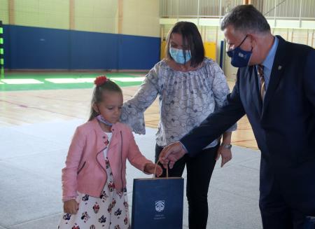 SPREJEM PRVOŠOLČKOV RAKEK 11 FOTO LJUBO VUKELIČ